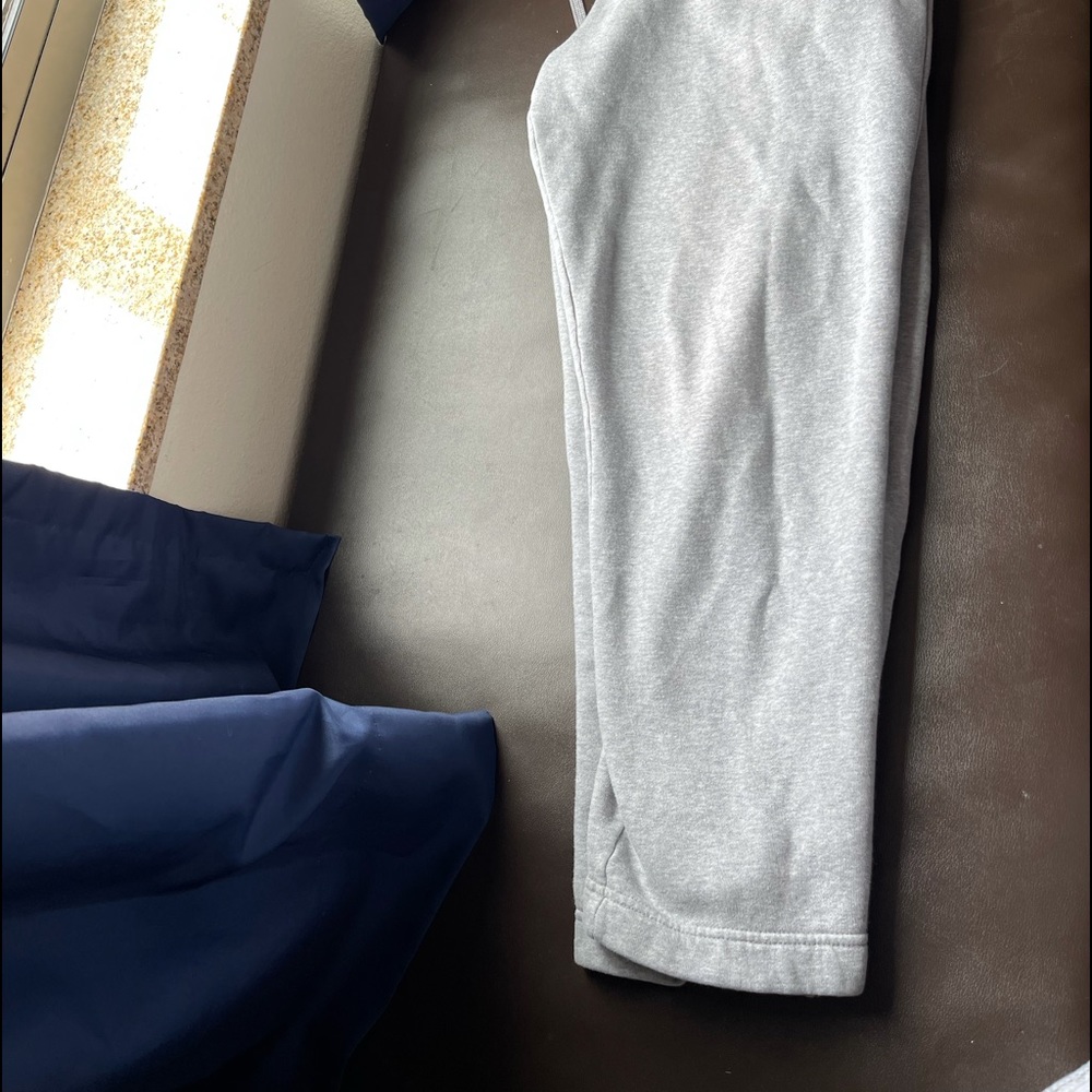 Men’s gray Nike sweatpants